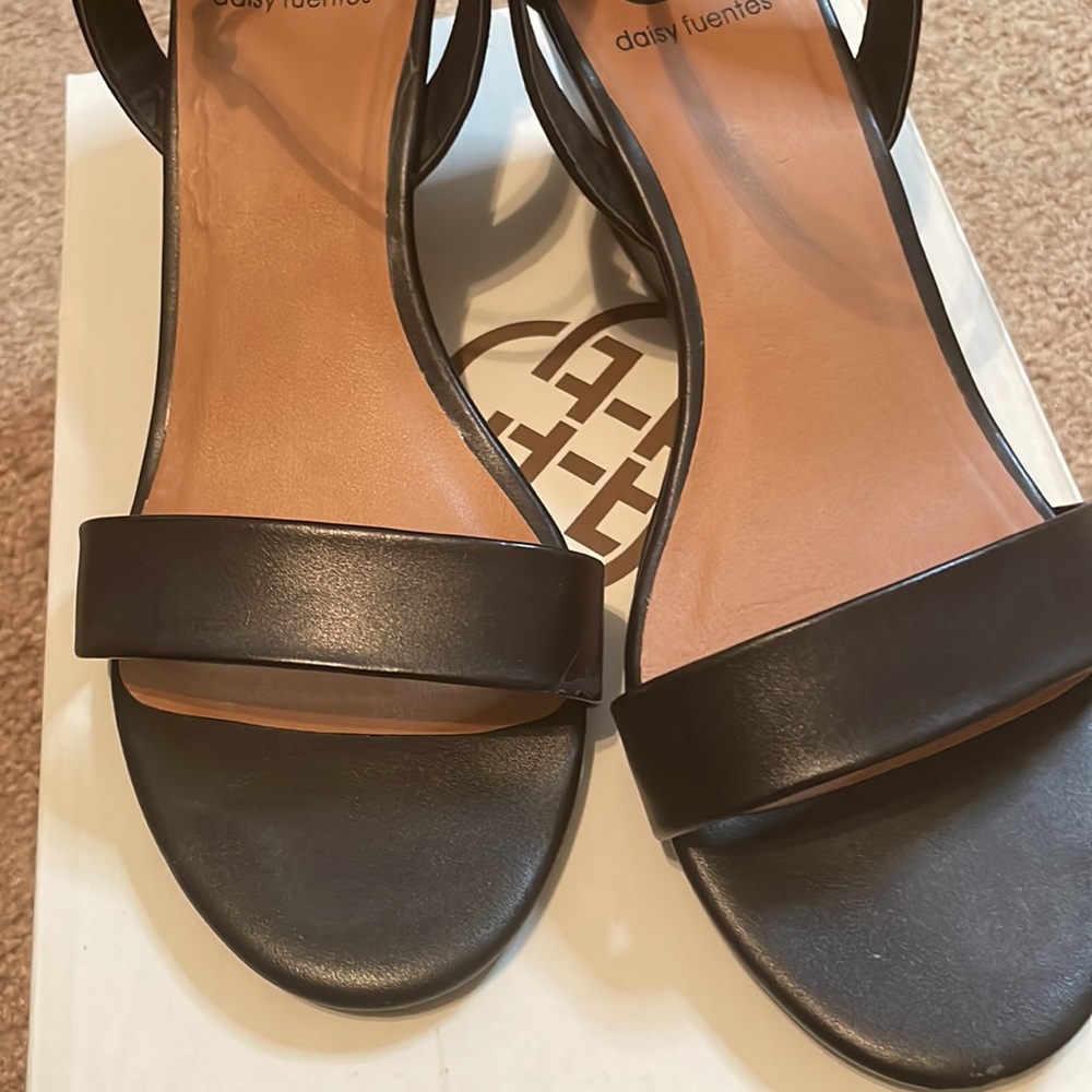 Low wedge sandals 8.5 - Picture 2 of 9